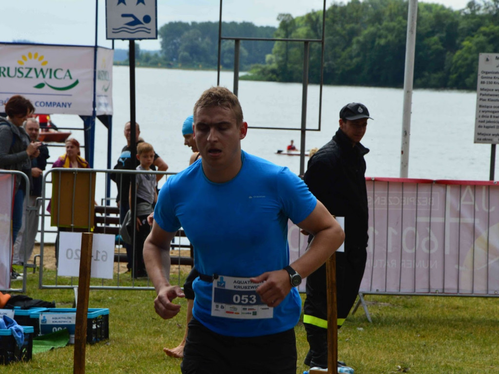 Aquathlon Kruszwica 2017: Zawodnicy pokonują liczący pięć kilometrów bieg! [FOTO]