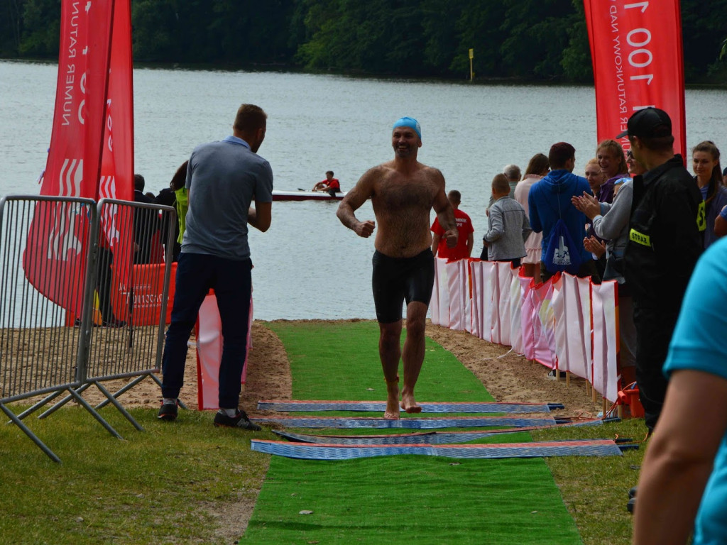 Aquathlon Kruszwica 2017: Zawodnicy pokonują liczący pięć kilometrów bieg! [FOTO]