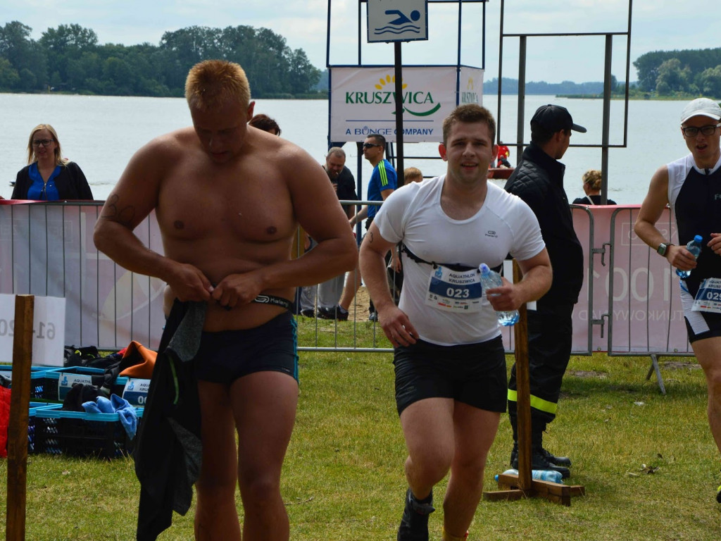 Aquathlon Kruszwica 2017: Zawodnicy pokonują liczący pięć kilometrów bieg! [FOTO]
