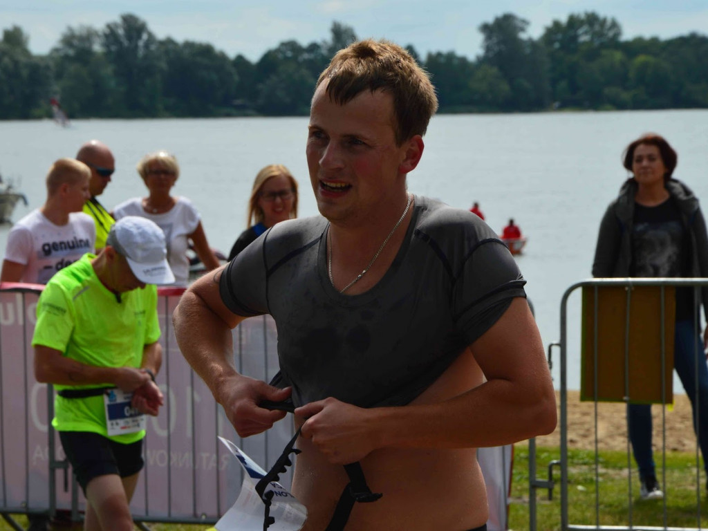 Aquathlon Kruszwica 2017: Zawodnicy pokonują liczący pięć kilometrów bieg! [FOTO]