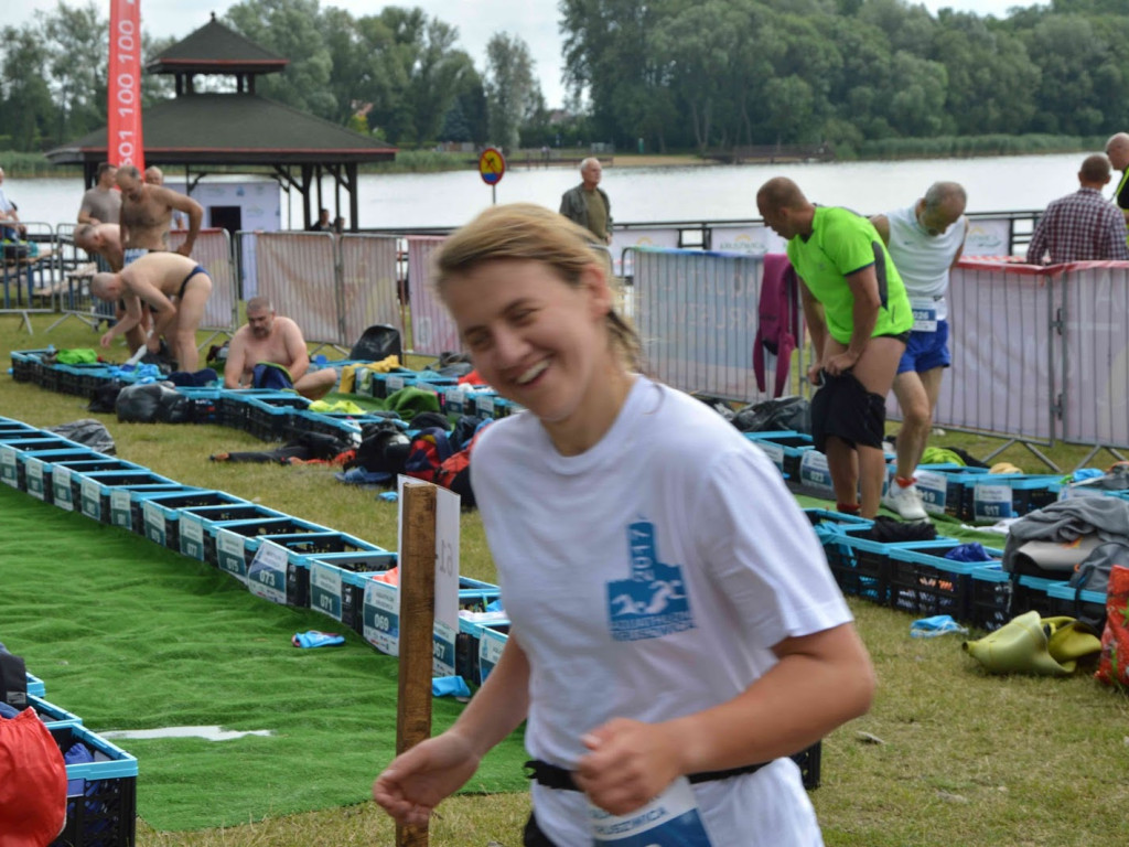 Aquathlon Kruszwica 2017: Zawodnicy pokonują liczący pięć kilometrów bieg! [FOTO]