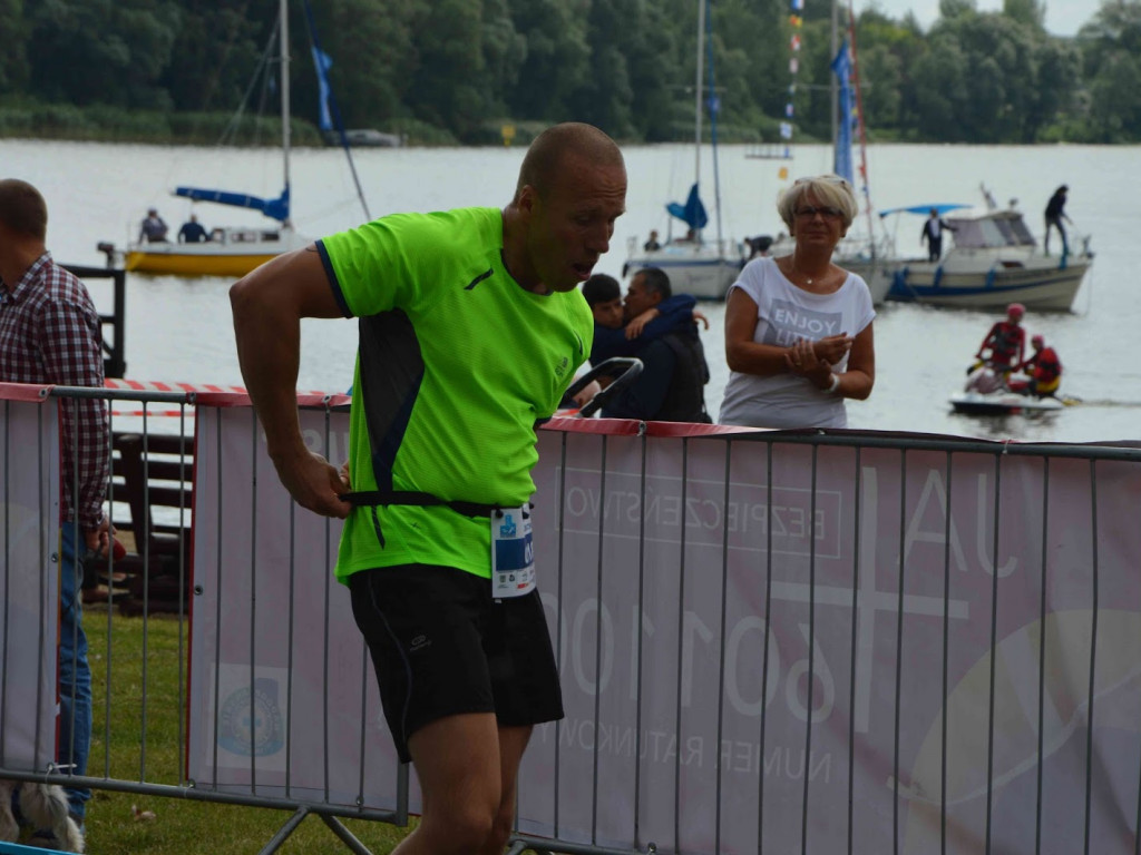 Aquathlon Kruszwica 2017: Zawodnicy pokonują liczący pięć kilometrów bieg! [FOTO]