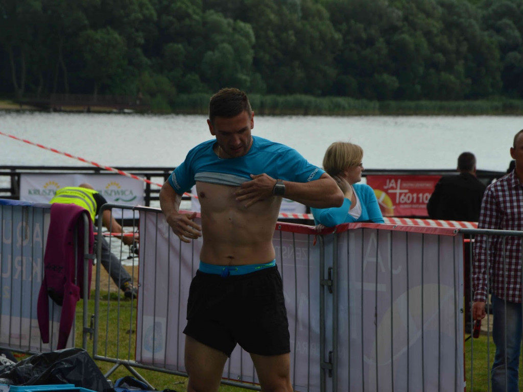Aquathlon Kruszwica 2017: Zawodnicy pokonują liczący pięć kilometrów bieg! [FOTO]