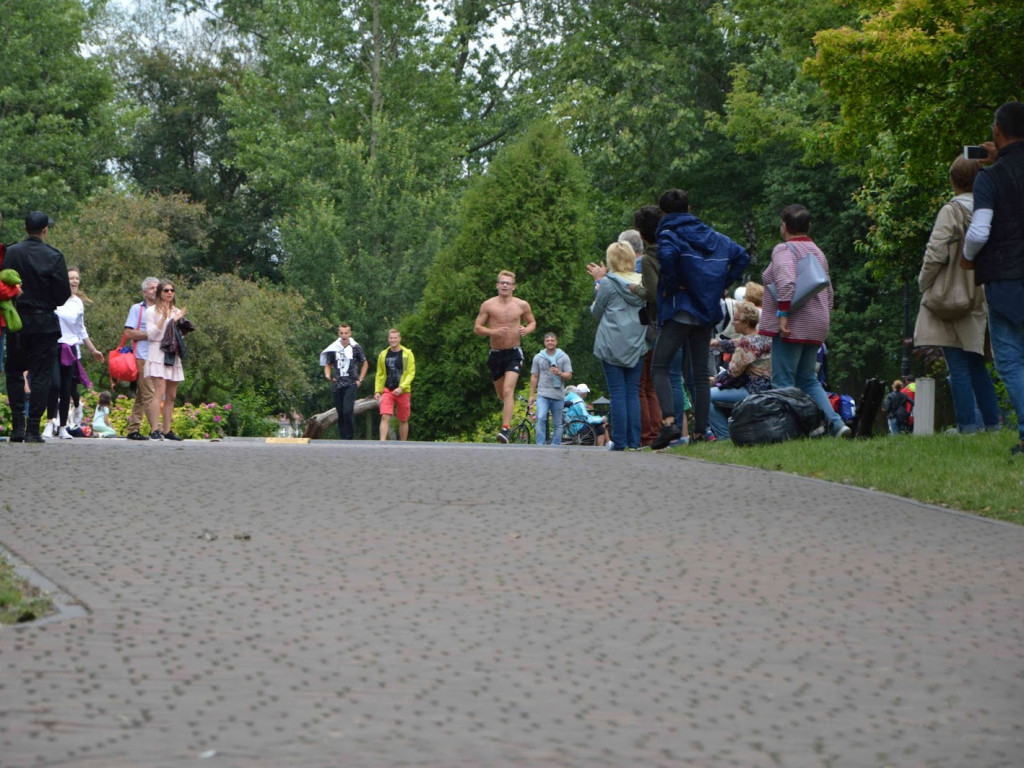 Aquathlon Kruszwica 2017: Zawodnicy pokonują liczący pięć kilometrów bieg! [FOTO]