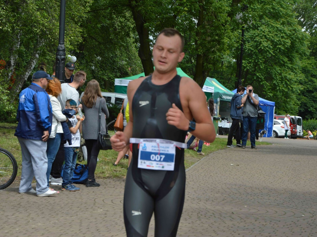 Aquathlon Kruszwica 2017: Zawodnicy pokonują liczący pięć kilometrów bieg! [FOTO]
