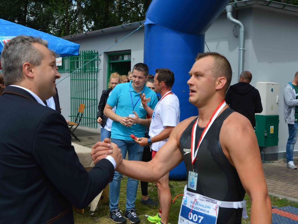 Aquathlon Kruszwica 2017: Zawodnicy pokonują liczący pięć kilometrów bieg! [FOTO]