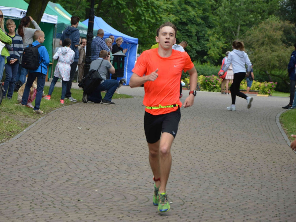 Aquathlon Kruszwica 2017: Zawodnicy pokonują liczący pięć kilometrów bieg! [FOTO]