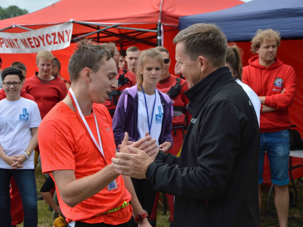 Aquathlon Kruszwica 2017: Zawodnicy pokonują liczący pięć kilometrów bieg! [FOTO]