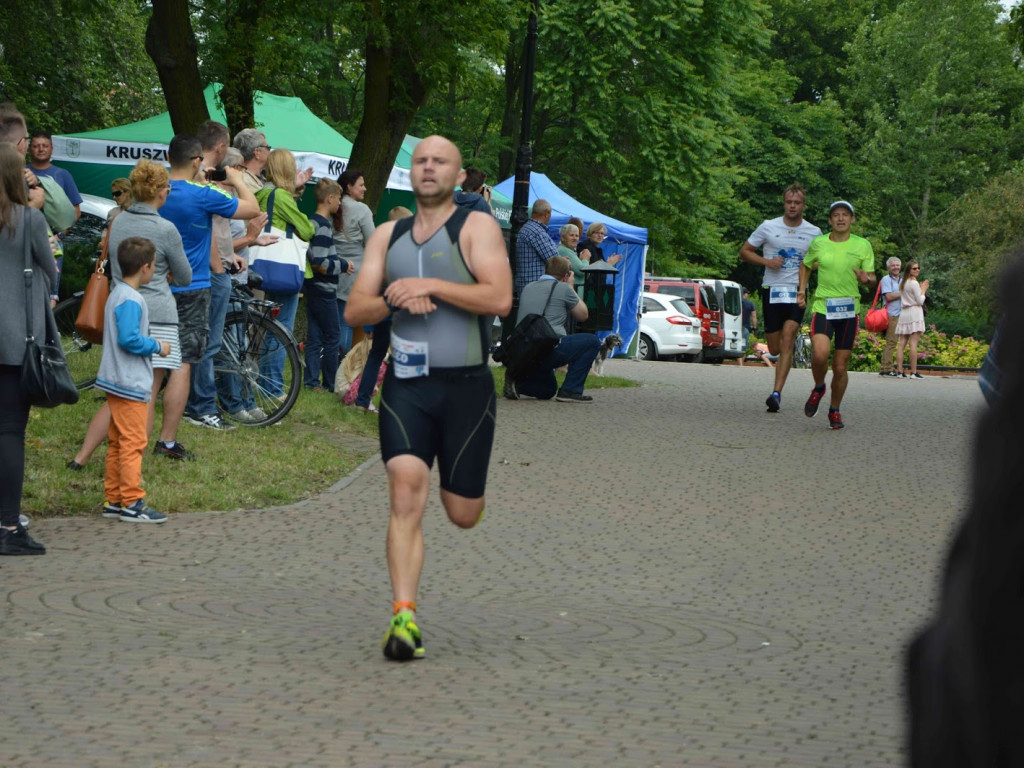 Aquathlon Kruszwica 2017: Zawodnicy pokonują liczący pięć kilometrów bieg! [FOTO]