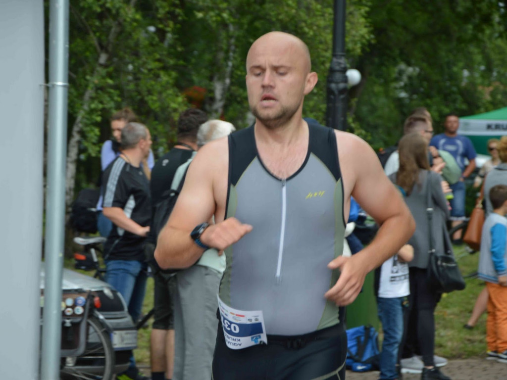 Aquathlon Kruszwica 2017: Zawodnicy pokonują liczący pięć kilometrów bieg! [FOTO]