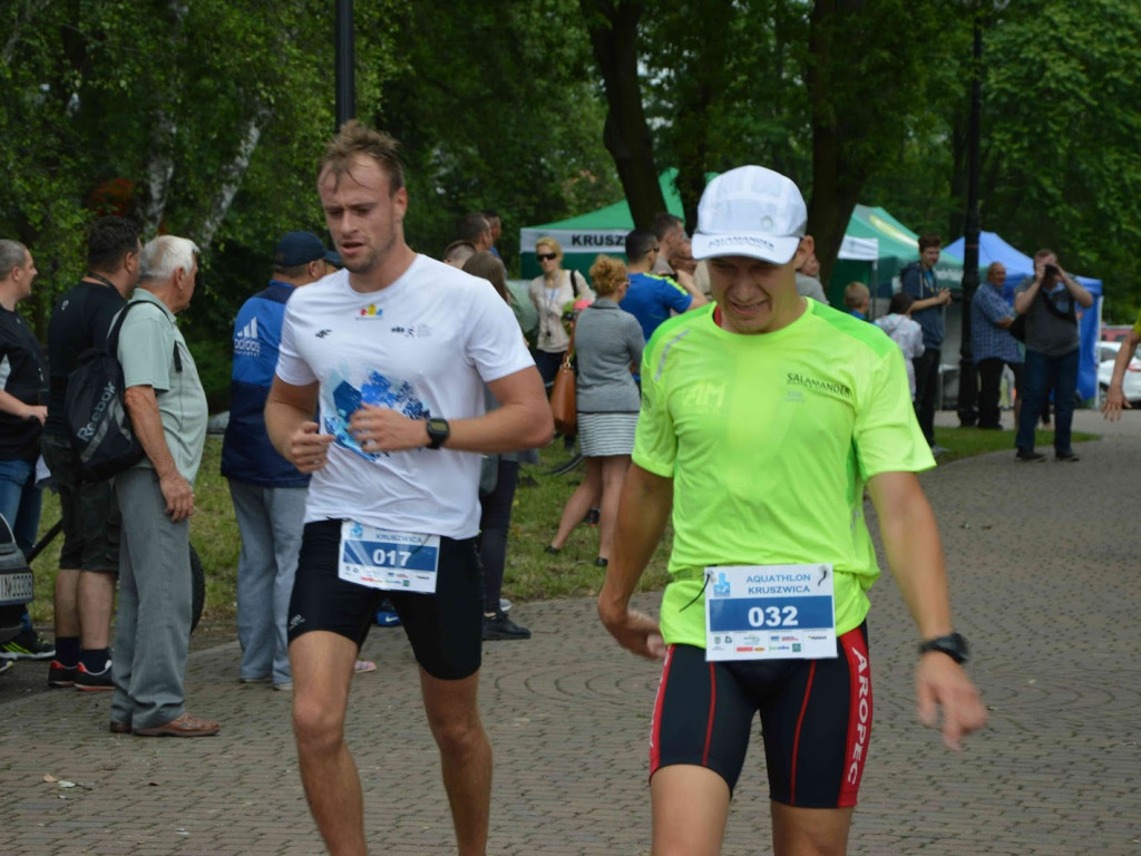 Aquathlon Kruszwica 2017: Zawodnicy pokonują liczący pięć kilometrów bieg! [FOTO]