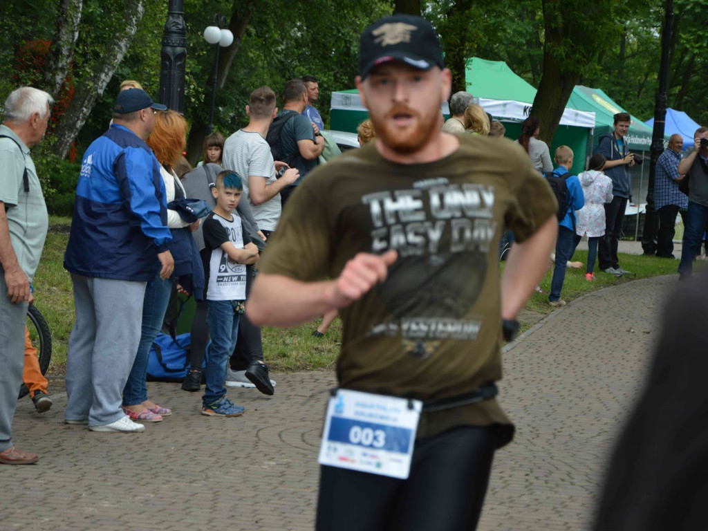 Aquathlon Kruszwica 2017: Zawodnicy pokonują liczący pięć kilometrów bieg! [FOTO]