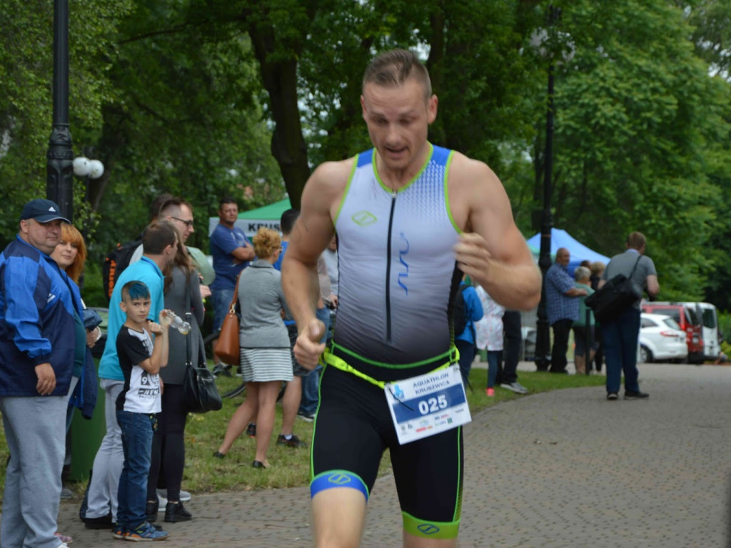 Aquathlon Kruszwica 2017: Zawodnicy pokonują liczący pięć kilometrów bieg! [FOTO]