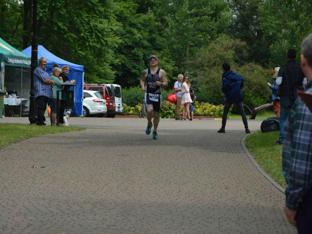 Aquathlon Kruszwica 2017: Zawodnicy pokonują liczący pięć kilometrów bieg! [FOTO]