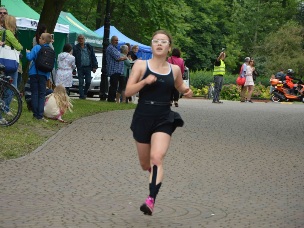 Aquathlon Kruszwica 2017: Zawodnicy pokonują liczący pięć kilometrów bieg! [FOTO]