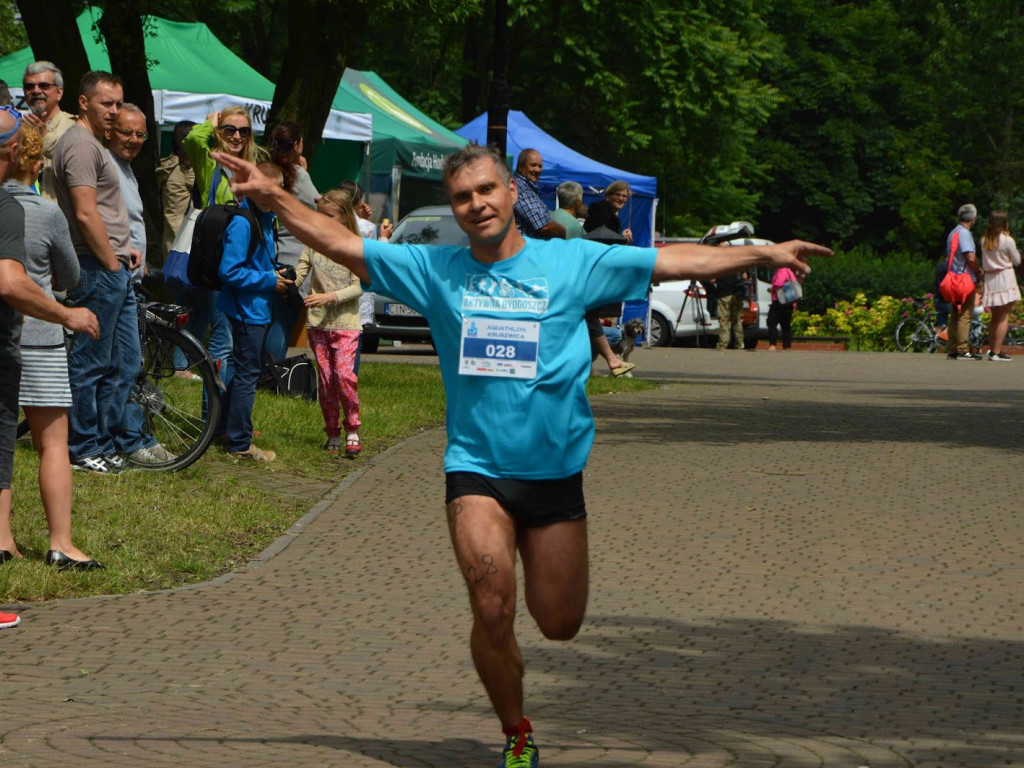 Aquathlon Kruszwica 2017: Zawodnicy pokonują liczący pięć kilometrów bieg! [FOTO]