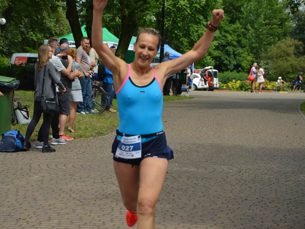 Aquathlon Kruszwica 2017: Zawodnicy pokonują liczący pięć kilometrów bieg! [FOTO]
