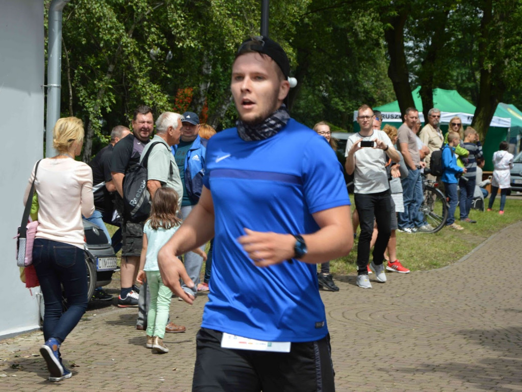 Aquathlon Kruszwica 2017: Zawodnicy pokonują liczący pięć kilometrów bieg! [FOTO]