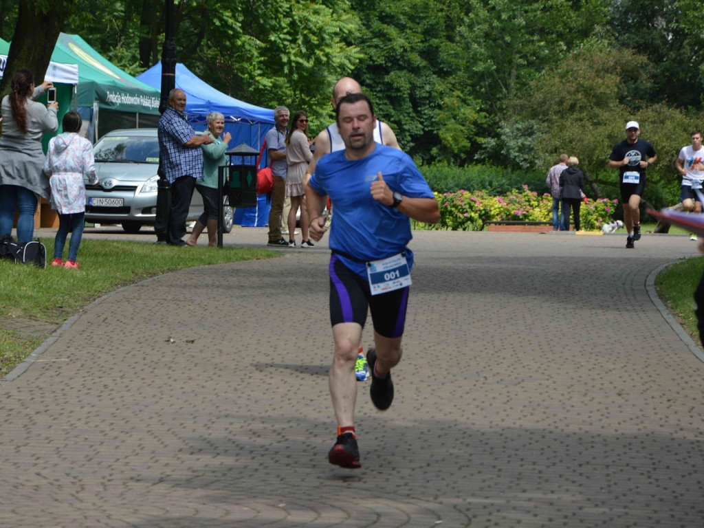 Aquathlon Kruszwica 2017: Zawodnicy pokonują liczący pięć kilometrów bieg! [FOTO]
