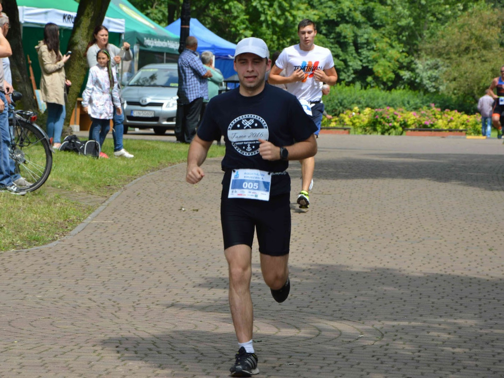 Aquathlon Kruszwica 2017: Zawodnicy pokonują liczący pięć kilometrów bieg! [FOTO]