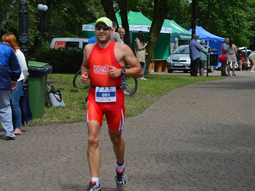Aquathlon Kruszwica 2017: Zawodnicy pokonują liczący pięć kilometrów bieg! [FOTO]