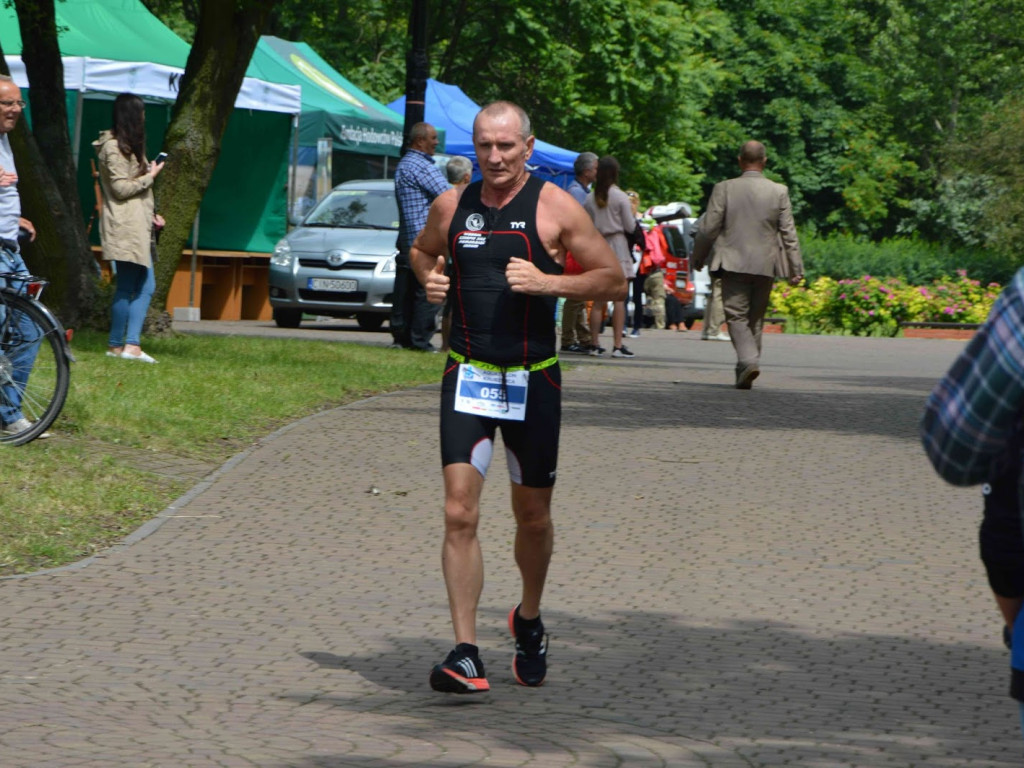 Aquathlon Kruszwica 2017: Zawodnicy pokonują liczący pięć kilometrów bieg! [FOTO]