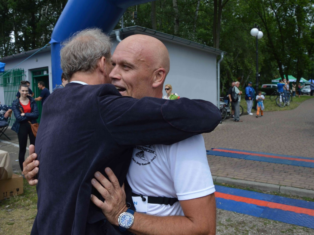 Aquathlon Kruszwica 2017: Zawodnicy pokonują liczący pięć kilometrów bieg! [FOTO]