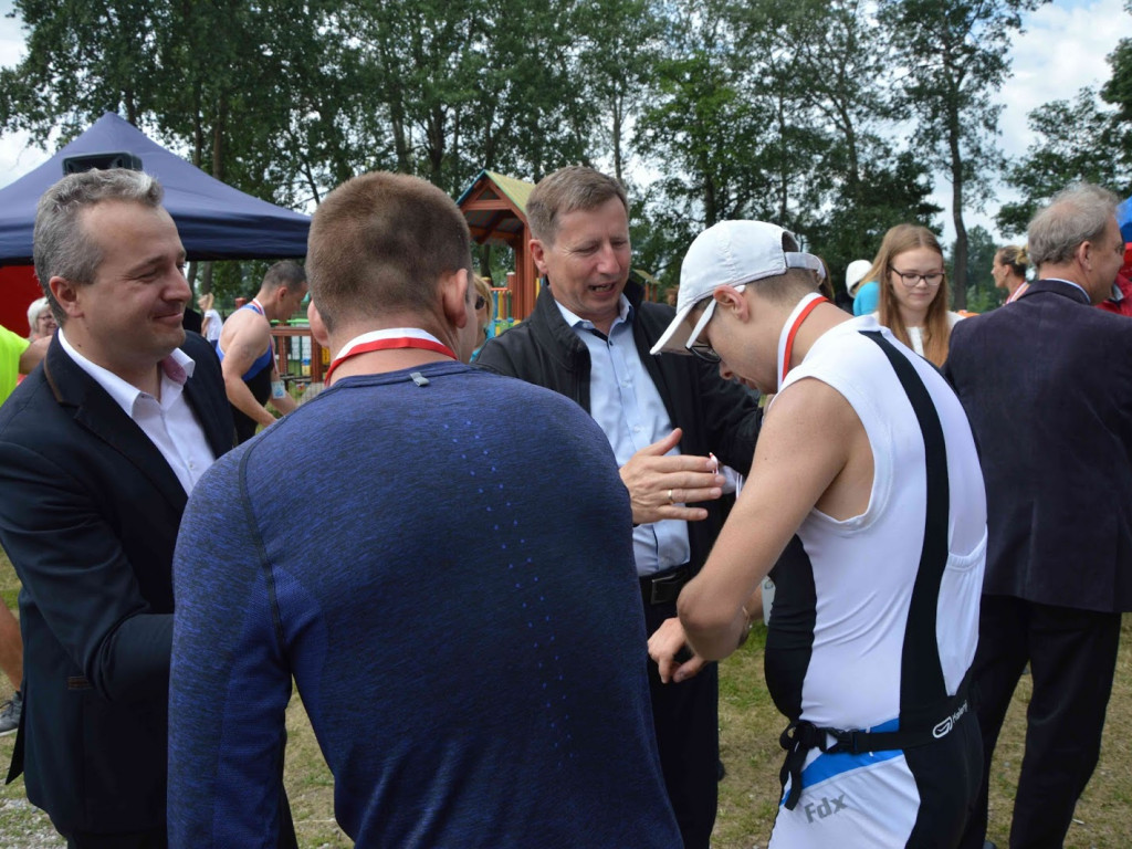 Aquathlon Kruszwica 2017: Zawodnicy pokonują liczący pięć kilometrów bieg! [FOTO]
