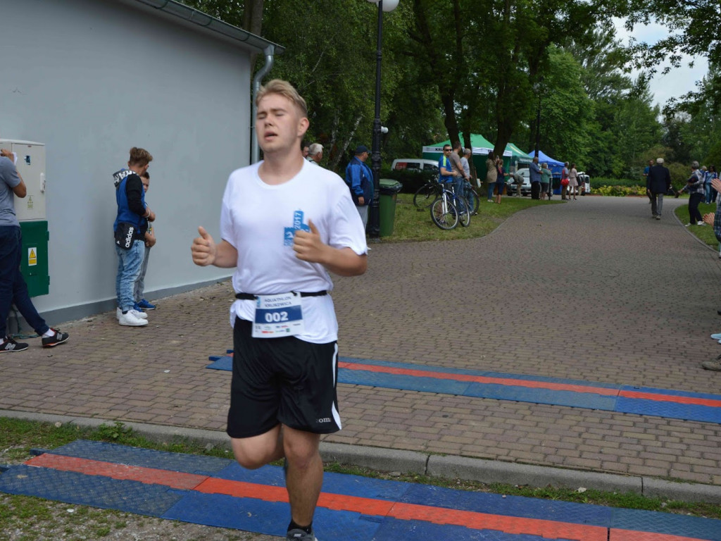 Aquathlon Kruszwica 2017: Zawodnicy pokonują liczący pięć kilometrów bieg! [FOTO]