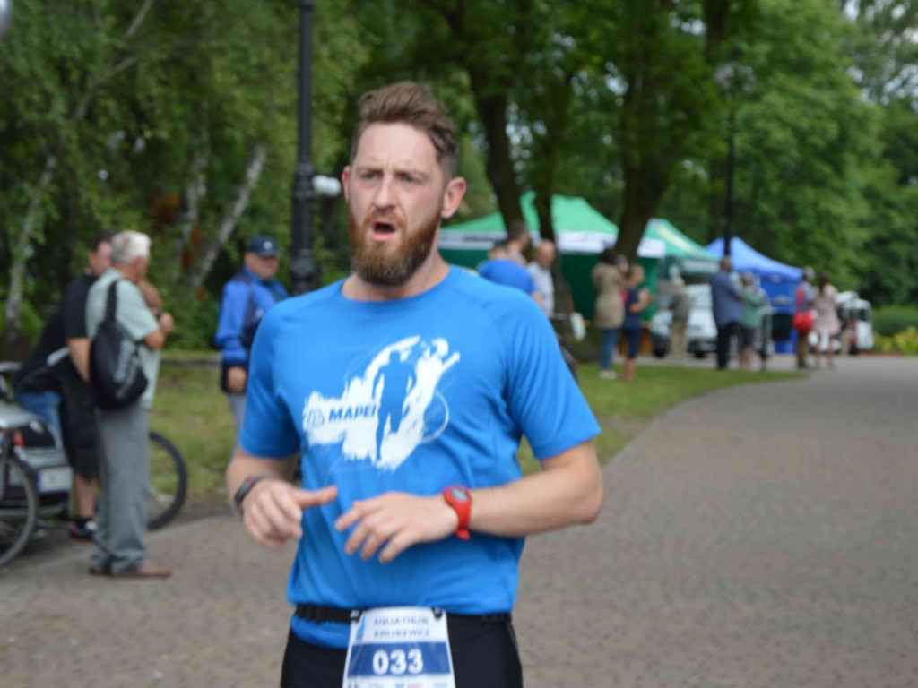 Aquathlon Kruszwica 2017: Zawodnicy pokonują liczący pięć kilometrów bieg! [FOTO]