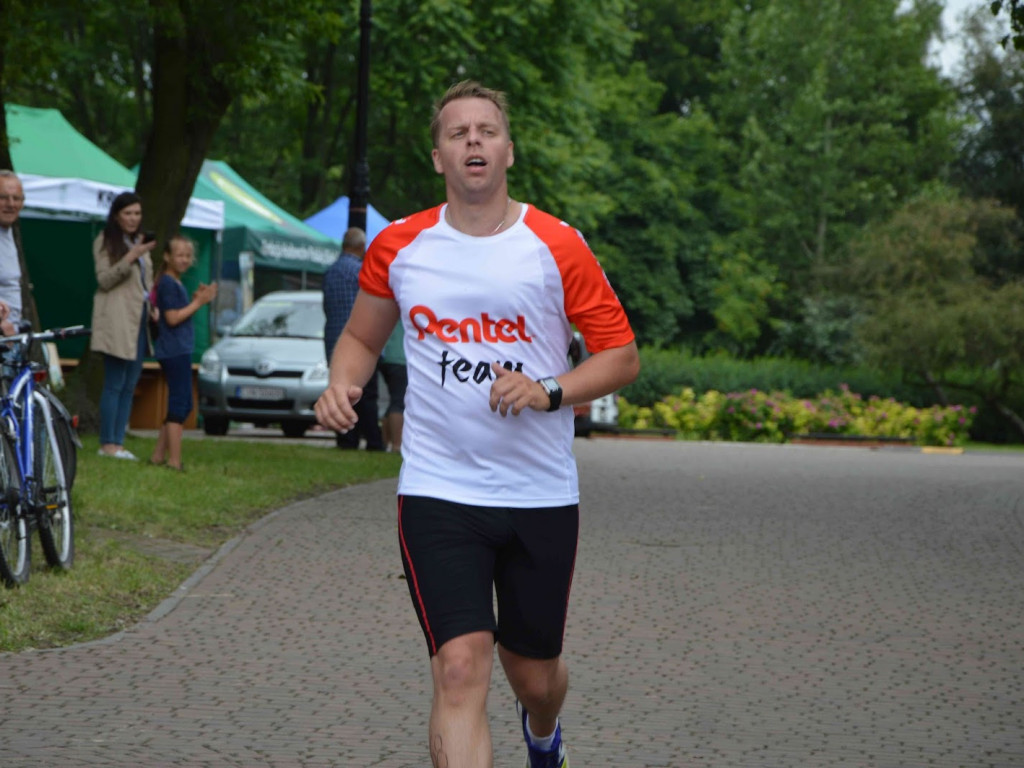 Aquathlon Kruszwica 2017: Zawodnicy pokonują liczący pięć kilometrów bieg! [FOTO]