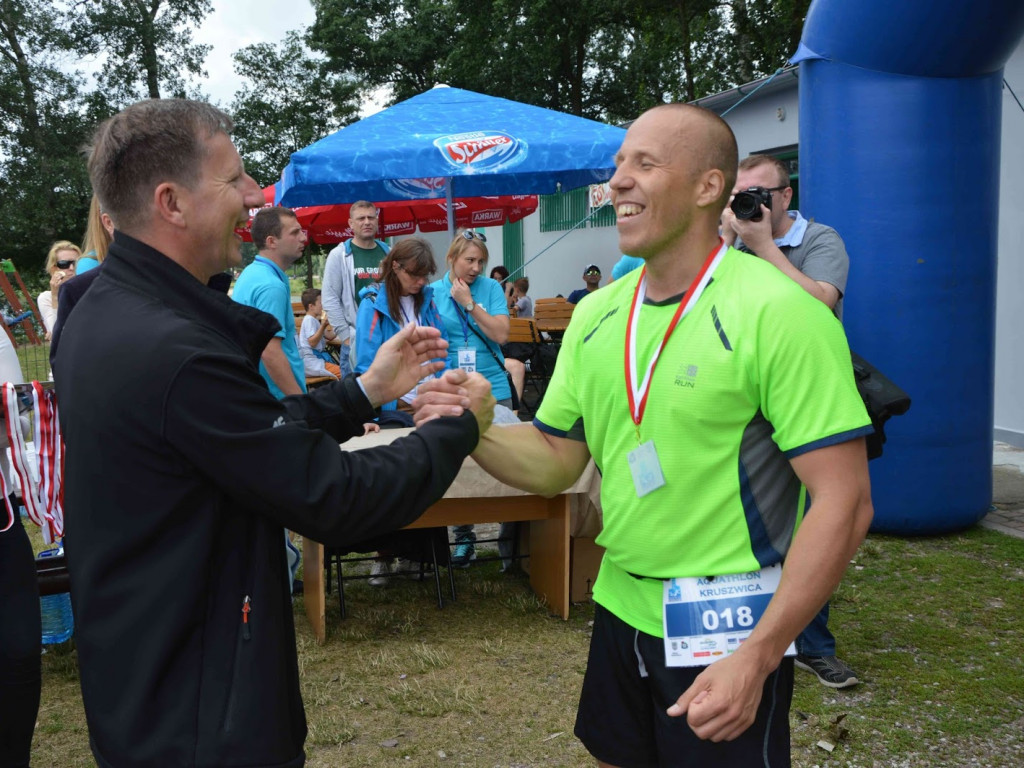 Aquathlon Kruszwica 2017: Zawodnicy pokonują liczący pięć kilometrów bieg! [FOTO]