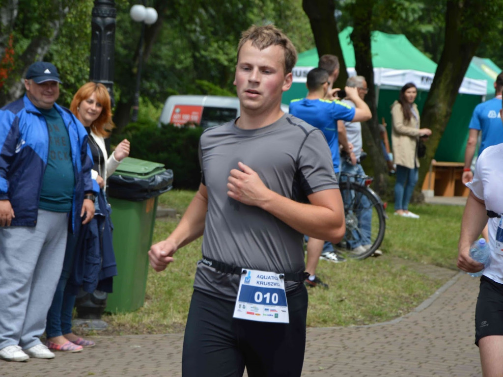Aquathlon Kruszwica 2017: Zawodnicy pokonują liczący pięć kilometrów bieg! [FOTO]