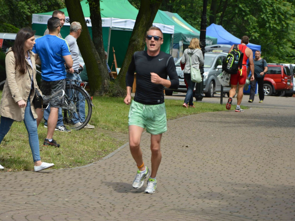 Aquathlon Kruszwica 2017: Zawodnicy pokonują liczący pięć kilometrów bieg! [FOTO]