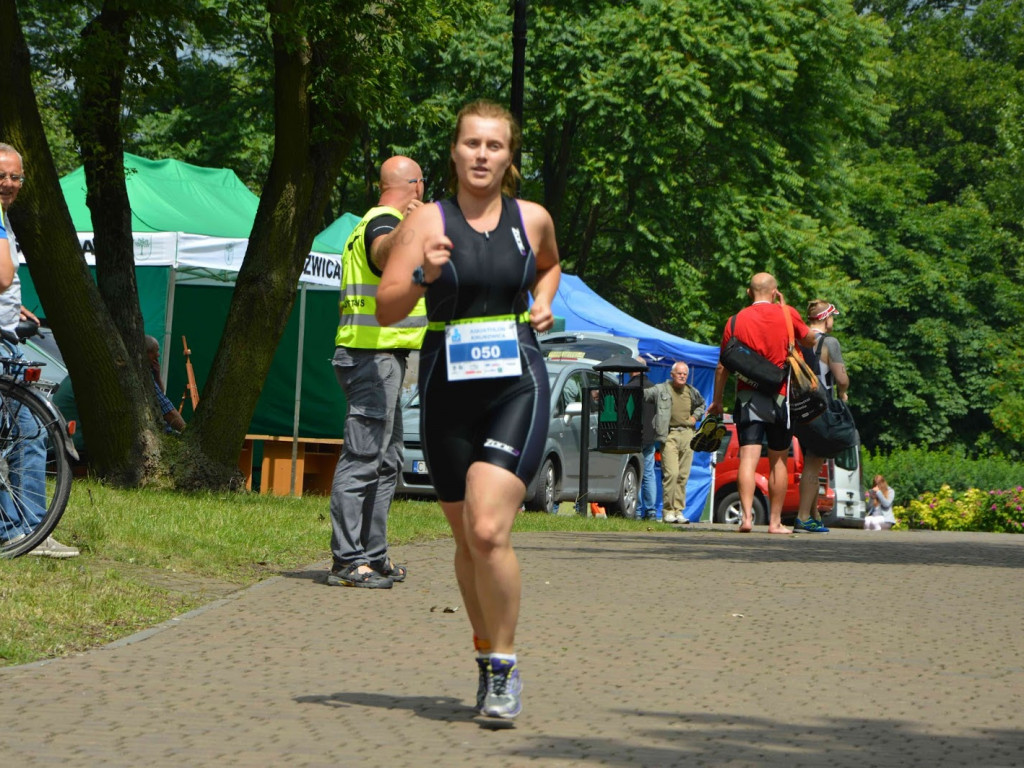 Aquathlon Kruszwica 2017: Zawodnicy pokonują liczący pięć kilometrów bieg! [FOTO]