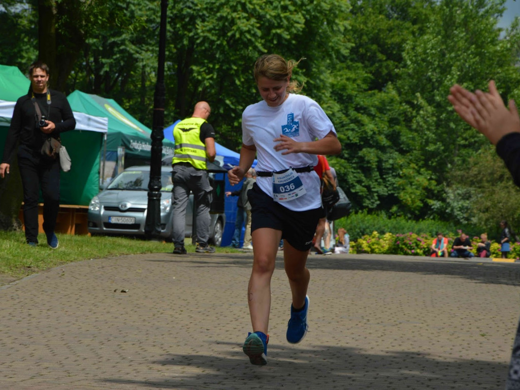 Aquathlon Kruszwica 2017: Zawodnicy pokonują liczący pięć kilometrów bieg! [FOTO]