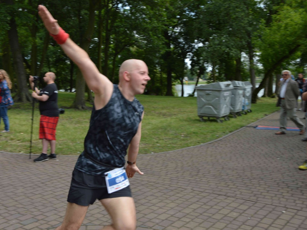 Aquathlon Kruszwica 2017: Zawodnicy pokonują liczący pięć kilometrów bieg! [FOTO]