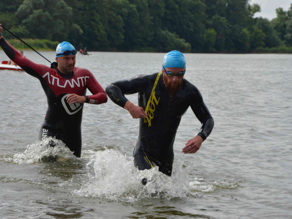 Aguathlon Kruszwica 2017: Zawodnicy rywalizują w wodzie [FOTO+VIDEO]