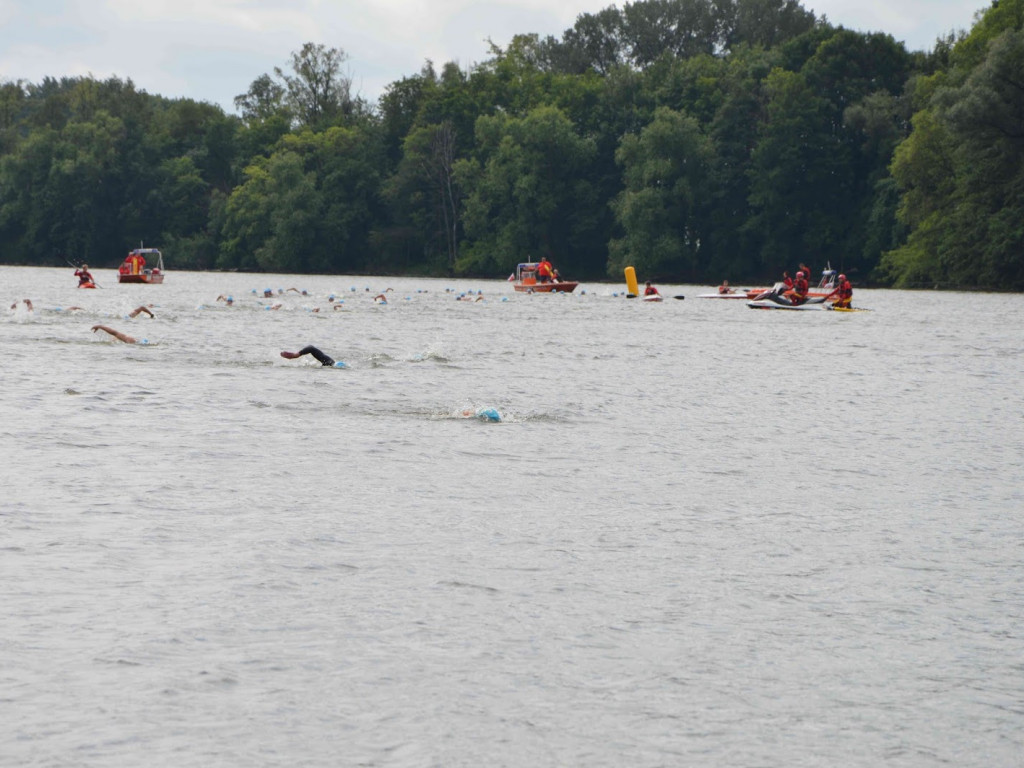 Aguathlon Kruszwica 2017: Zawodnicy rywalizują w wodzie [FOTO+VIDEO]