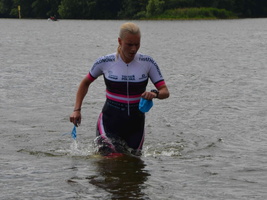 Aguathlon Kruszwica 2017: Zawodnicy rywalizują w wodzie [FOTO+VIDEO]