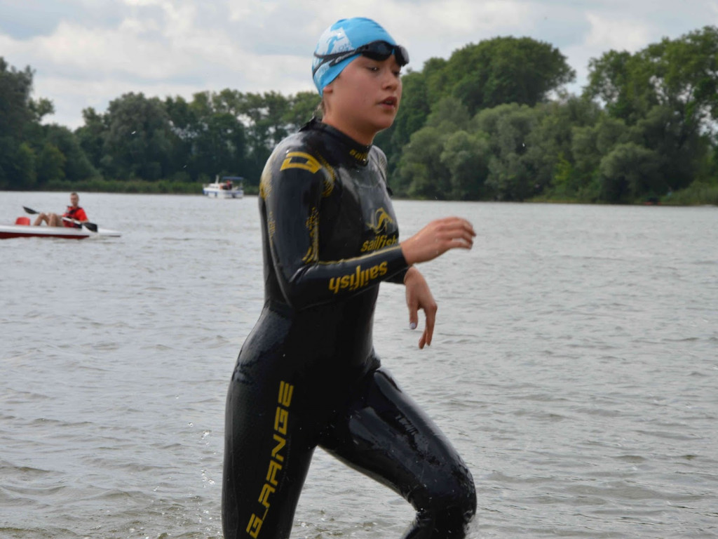Aguathlon Kruszwica 2017: Zawodnicy rywalizują w wodzie [FOTO+VIDEO]