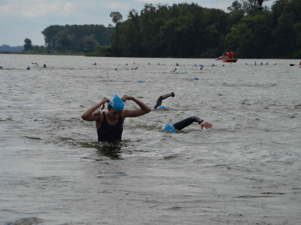 Aguathlon Kruszwica 2017: Zawodnicy rywalizują w wodzie [FOTO+VIDEO]