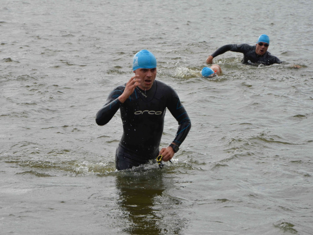 Aguathlon Kruszwica 2017: Zawodnicy rywalizują w wodzie [FOTO+VIDEO]
