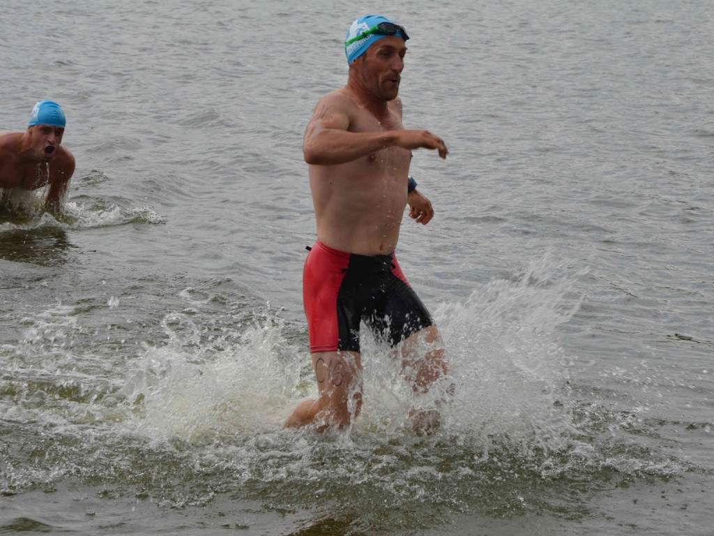 Aguathlon Kruszwica 2017: Zawodnicy rywalizują w wodzie [FOTO+VIDEO]