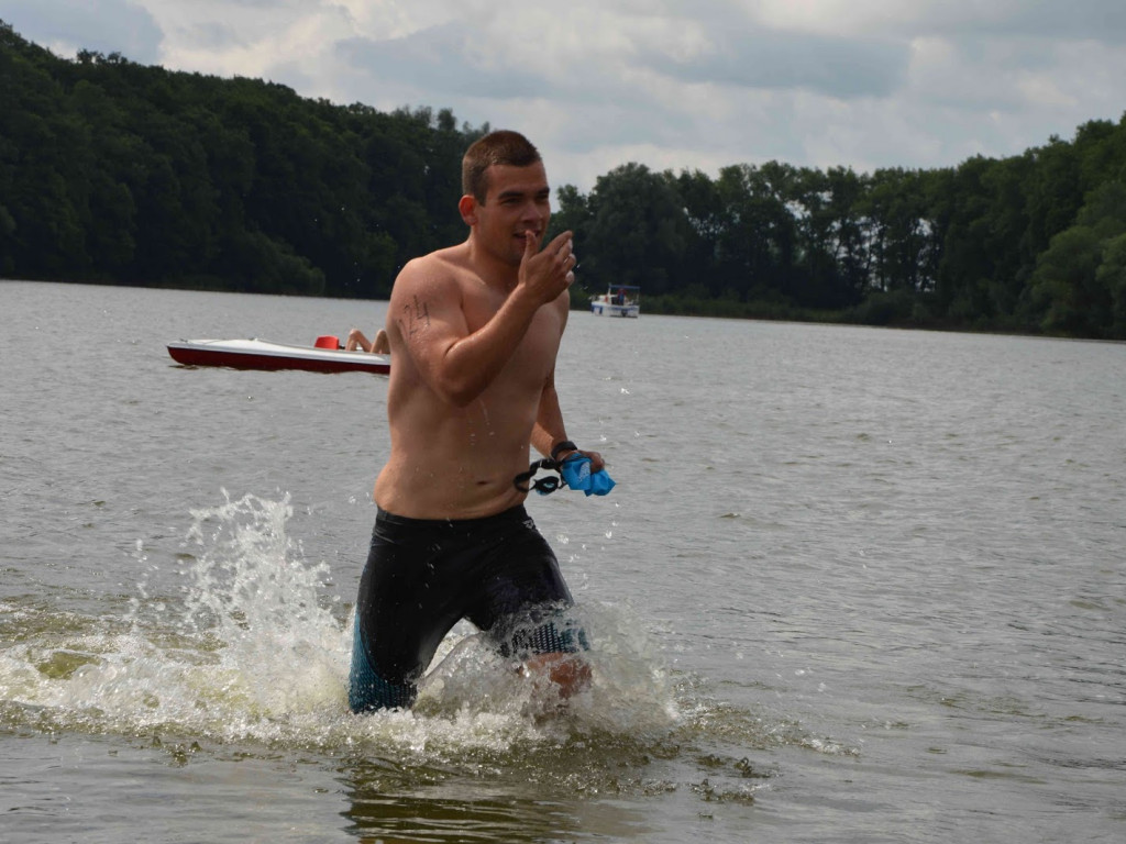 Aguathlon Kruszwica 2017: Zawodnicy rywalizują w wodzie [FOTO+VIDEO]