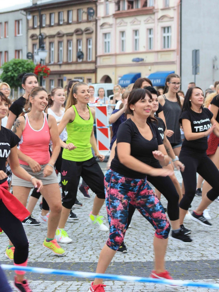 Wielkie nocne Dirty Dancing w Kruszwicy. Zobacz zdjęcia z maratonu zumby!