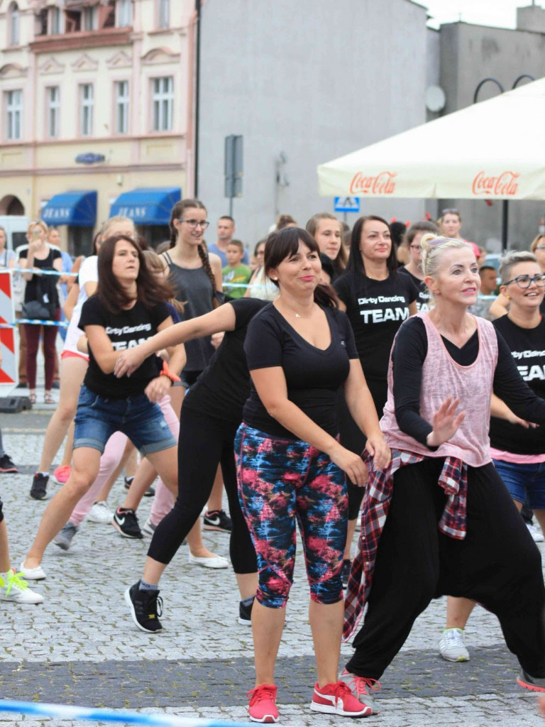 Wielkie nocne Dirty Dancing w Kruszwicy. Zobacz zdjęcia z maratonu zumby!