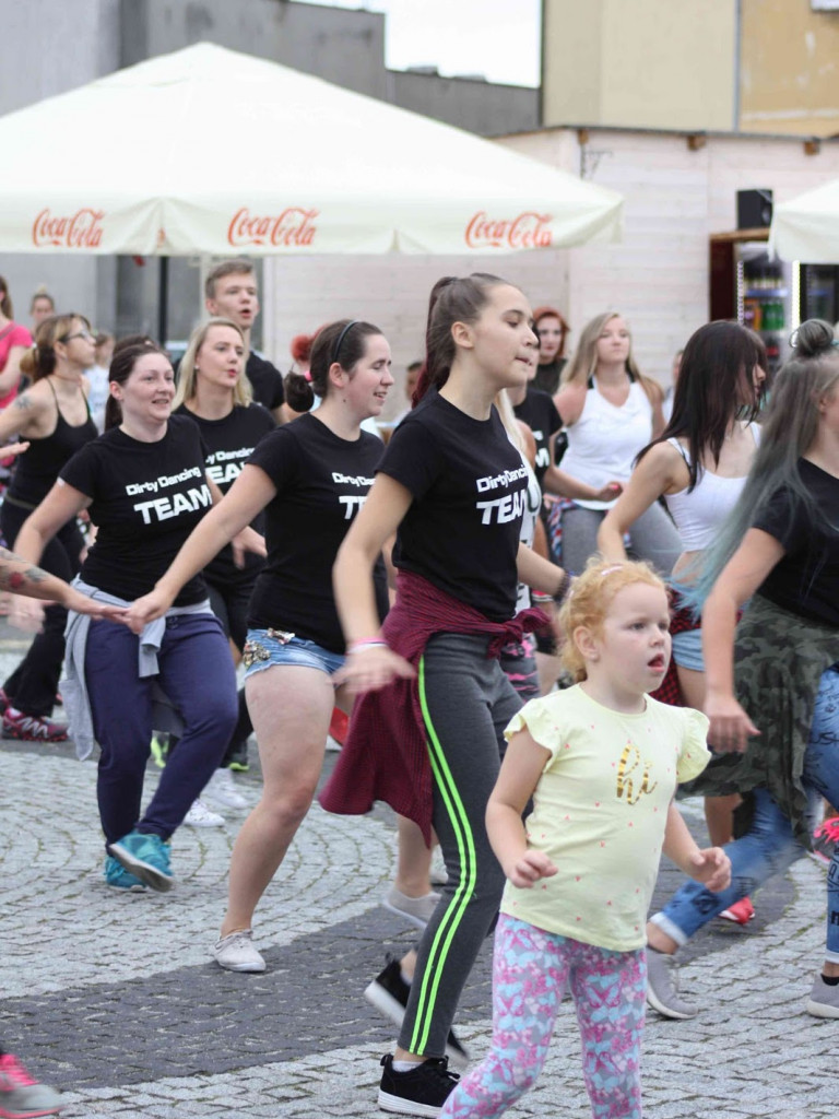 Wielkie nocne Dirty Dancing w Kruszwicy. Zobacz zdjęcia z maratonu zumby!
