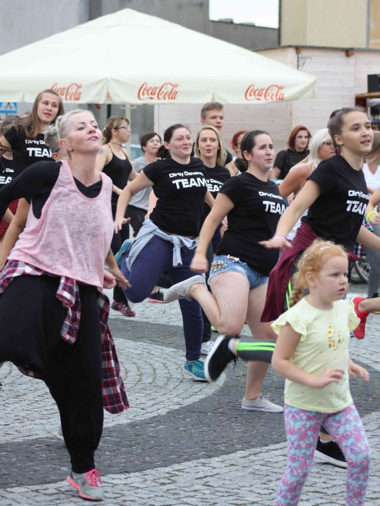 Wielkie nocne Dirty Dancing w Kruszwicy. Zobacz zdjęcia z maratonu zumby!