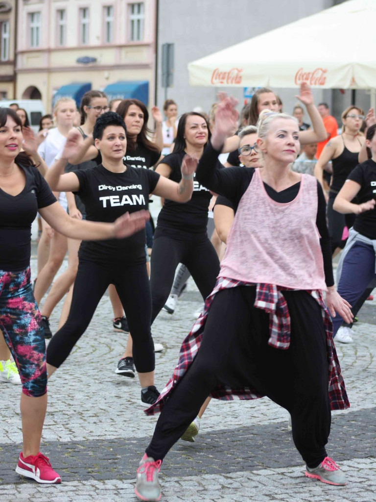 Wielkie nocne Dirty Dancing w Kruszwicy. Zobacz zdjęcia z maratonu zumby!